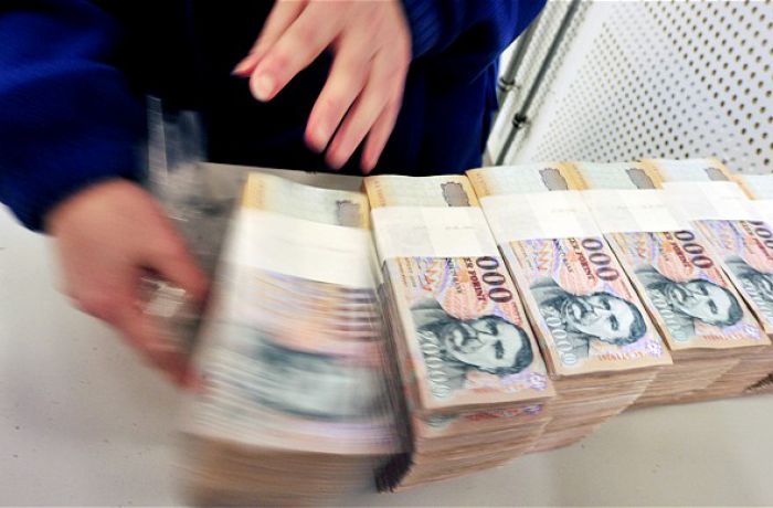Как изменится размер госдолга Албании в 2016 году? 