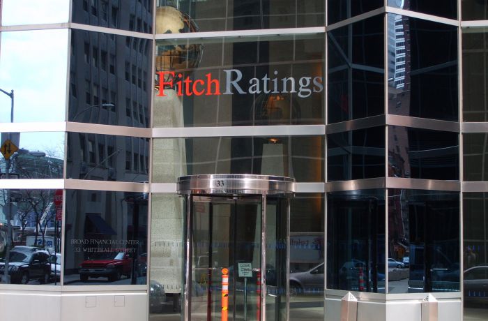 Fitch Ratings улучшает прогноз по албанским банкам 