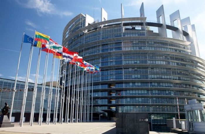 Еврокомиссия: в 2015 году экономика Албании выросла на 2,7% 