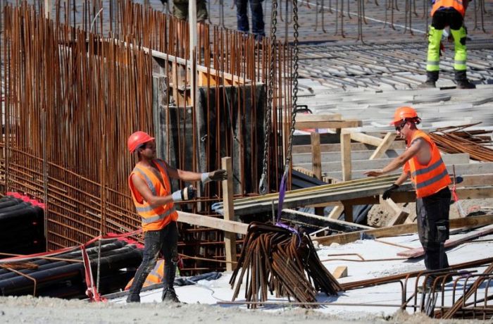 Албания усиливает проверки в строительстве: фокус на зарплаты, сделки и источники денег