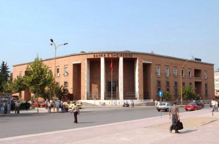 Кто должен банкирам Страны орлов? 