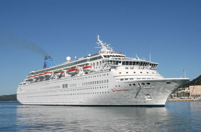 Сколько туристов в Дуррес привез круизный лайнер Thomson Majesty?  