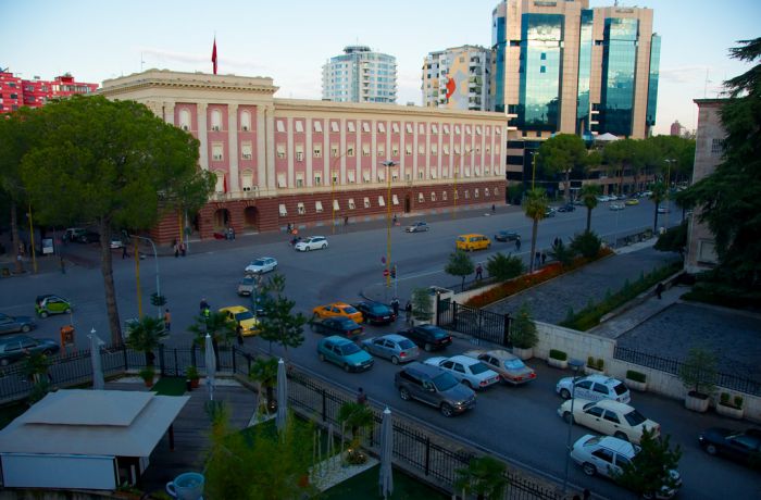 Почему греки переводят бизнес в Албанию? 