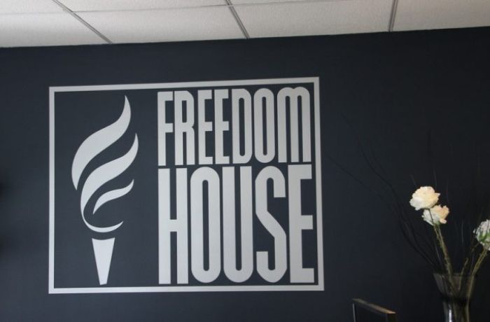 Freedom House: Албания все эффективнее противодействует коррупции