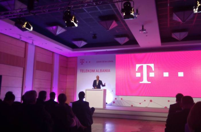 Почему Deutsche Telekom делится брендом с албанским оператором связи? 