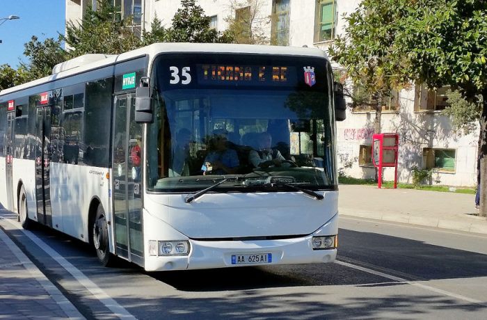 В Албании создадут госкомпанию для управления общественным транспортом