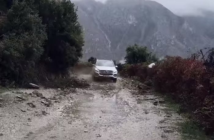 Mercedes-Benz снимает рекламный ролик внедорожника GLE в Албании